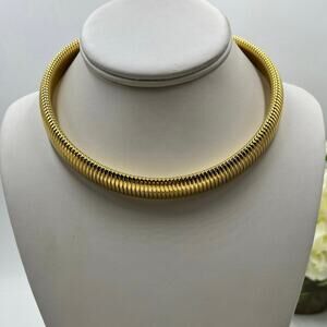 EOY Bisuteria Elena Vintage
Spanish Gold Tone Wide Ribbed Omega Choker Necklace‎